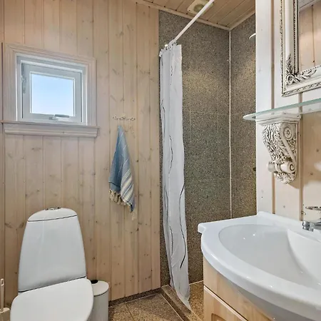 Holiday home Amazing In With Kitchen Tarm
